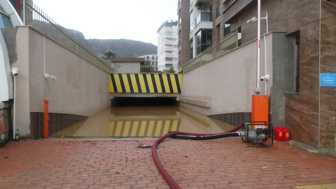 Antalya’da gece yaşanan felaketin bilançosu gündüz ortaya çıktı 4